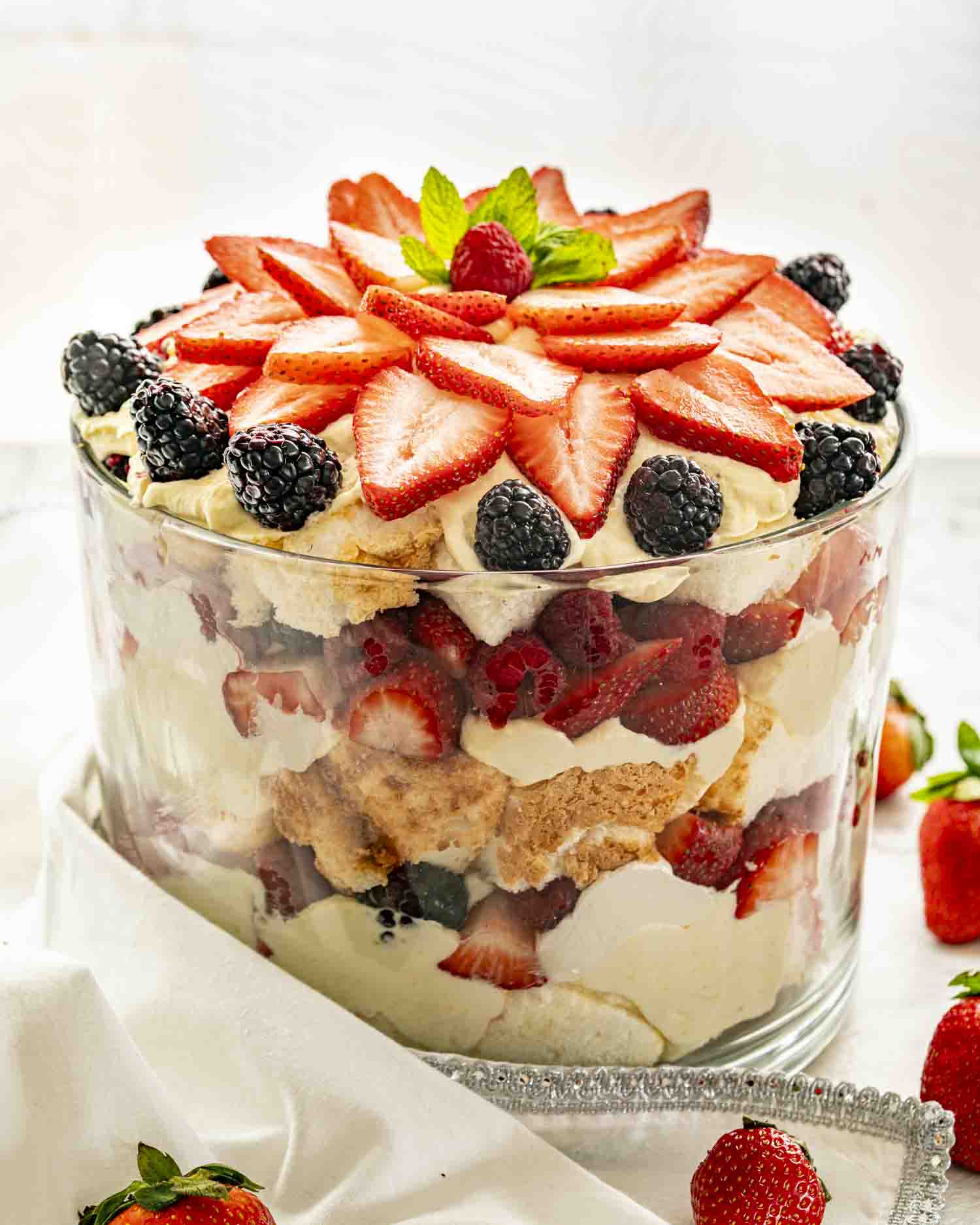 Minute Angel Food Berry Trifle: Your Easy No-Bake Summer Treat